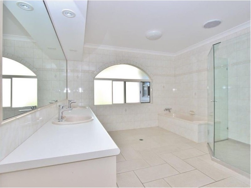 9 Whitehaven Court, Clifton Beach QLD 4879