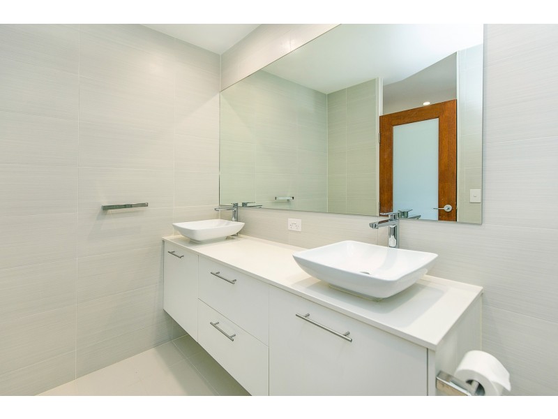 1/2248 Gold Coast Highway, Mermaid Beach QLD 4218