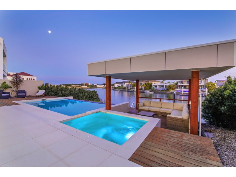 2632 Virginia Drive, Hope Island QLD 4212