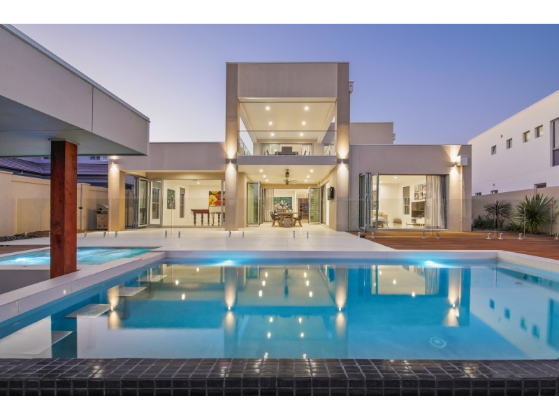 2632 Virginia Drive, Hope Island QLD 4212