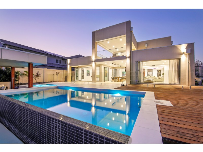 2632 Virginia Drive, Hope Island QLD 4212