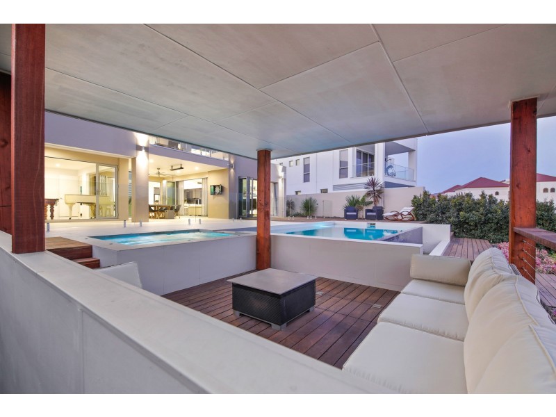 2632 Virginia Drive, Hope Island QLD 4212