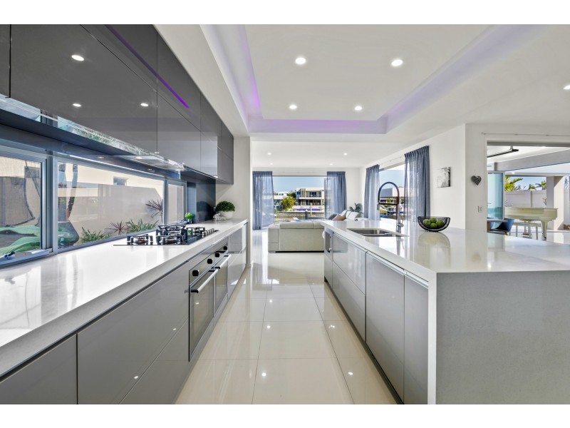 2632 Virginia Drive, Hope Island QLD 4212