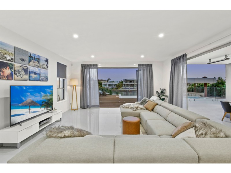 2632 Virginia Drive, Hope Island QLD 4212