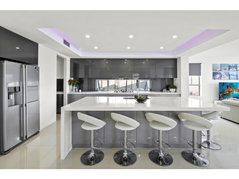 2632 Virginia Drive, Hope Island QLD 4212