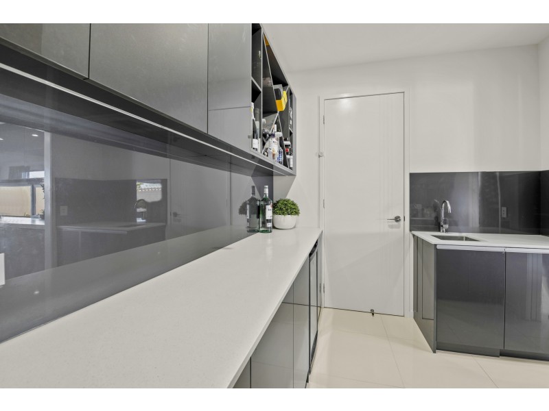 2632 Virginia Drive, Hope Island QLD 4212