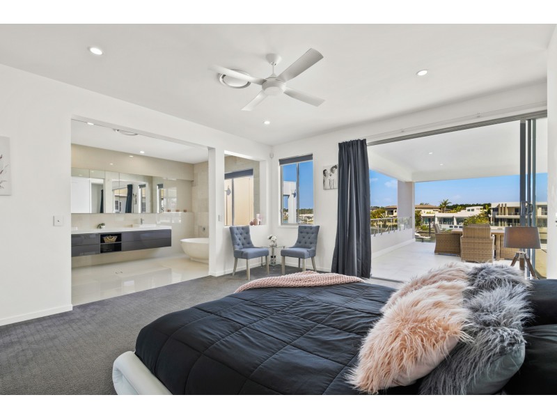 2632 Virginia Drive, Hope Island QLD 4212