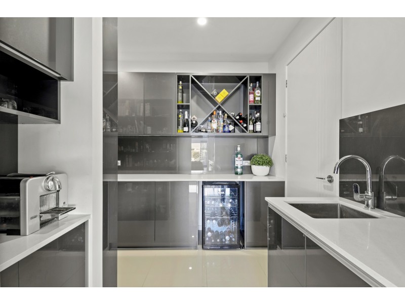 2632 Virginia Drive, Hope Island QLD 4212