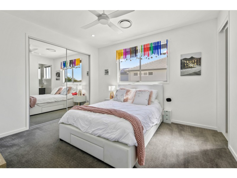 2632 Virginia Drive, Hope Island QLD 4212