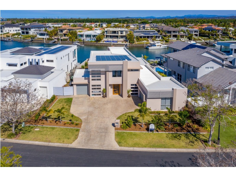 2632 Virginia Drive, Hope Island QLD 4212