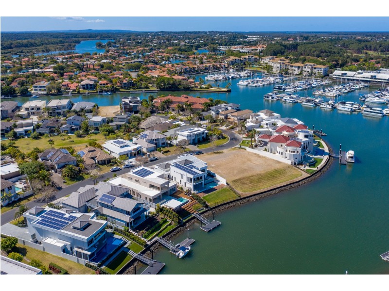 2632 Virginia Drive, Hope Island QLD 4212