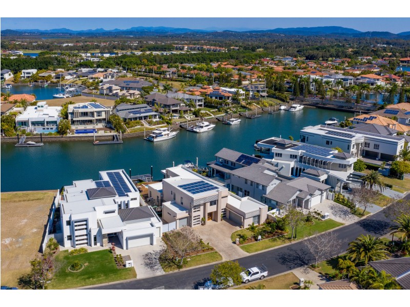 2632 Virginia Drive, Hope Island QLD 4212