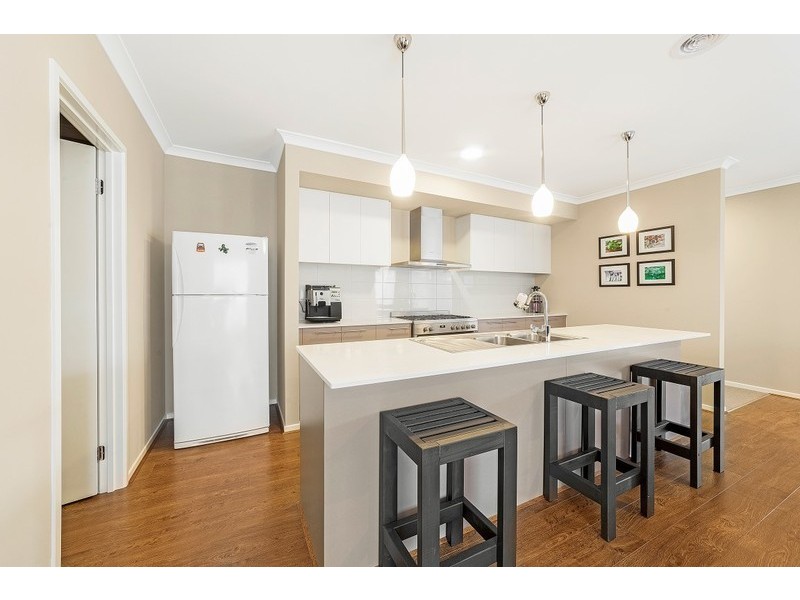 8 Polesden Mews, Roxburgh Park VIC 3064