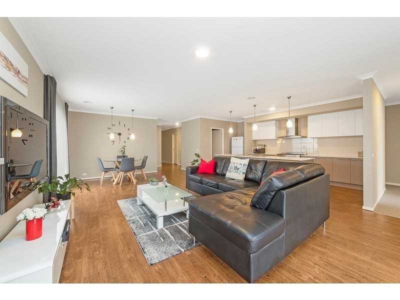 8 Polesden Mews, Roxburgh Park VIC 3064