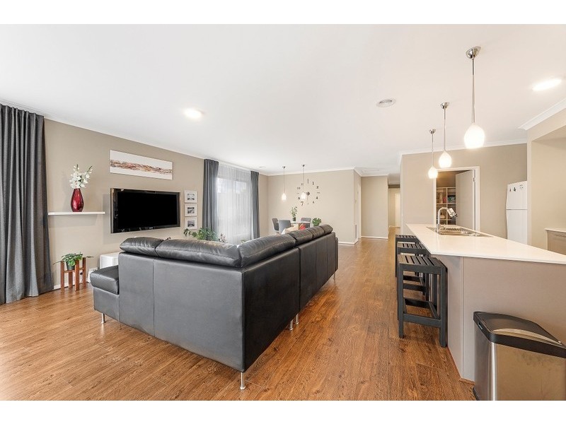 8 Polesden Mews, Roxburgh Park VIC 3064