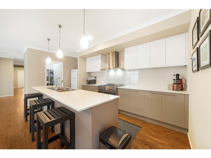 8 Polesden Mews, Roxburgh Park VIC 3064