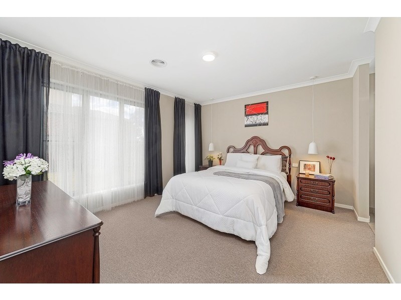 8 Polesden Mews, Roxburgh Park VIC 3064