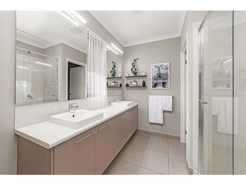 8 Polesden Mews, Roxburgh Park VIC 3064