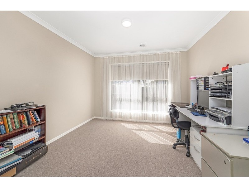 8 Polesden Mews, Roxburgh Park VIC 3064