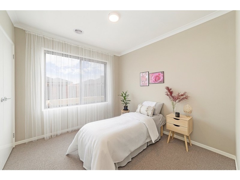 8 Polesden Mews, Roxburgh Park VIC 3064