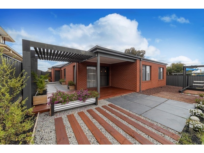 8 Polesden Mews, Roxburgh Park VIC 3064