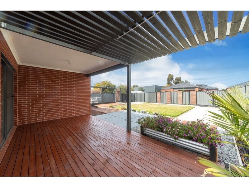 8 Polesden Mews, Roxburgh Park VIC 3064