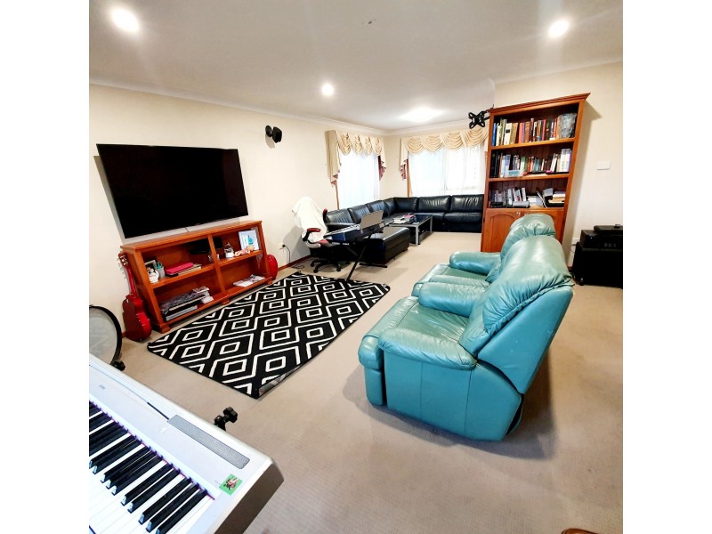 2 Gouldson Drive, Kearneys Spring QLD 4350