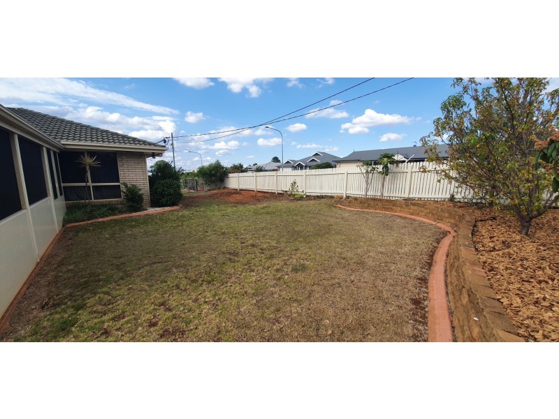 2 Gouldson Drive, Kearneys Spring QLD 4350