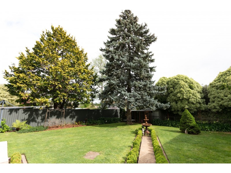 106 Coronation Drive, Orange NSW 2800