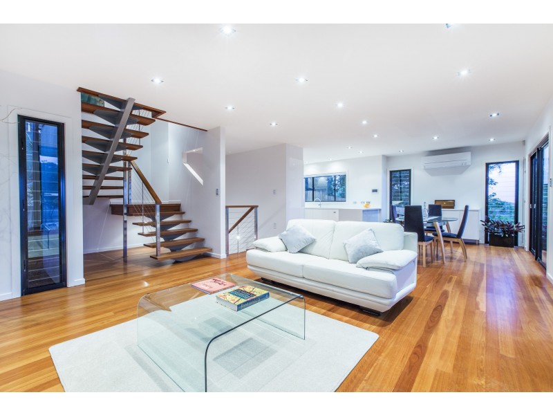 9 Vista Street, Bardon QLD 4065