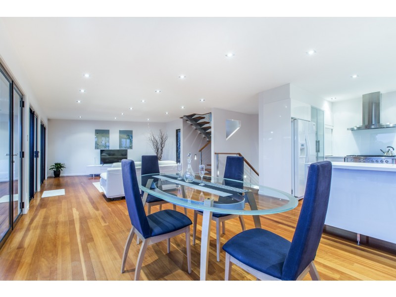 9 Vista Street, Bardon QLD 4065