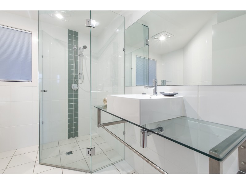 9 Vista Street, Bardon QLD 4065