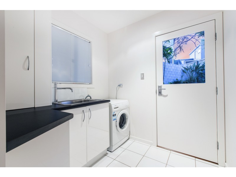 9 Vista Street, Bardon QLD 4065