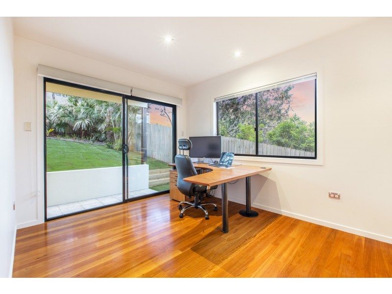 9 Vista Street, Bardon QLD 4065