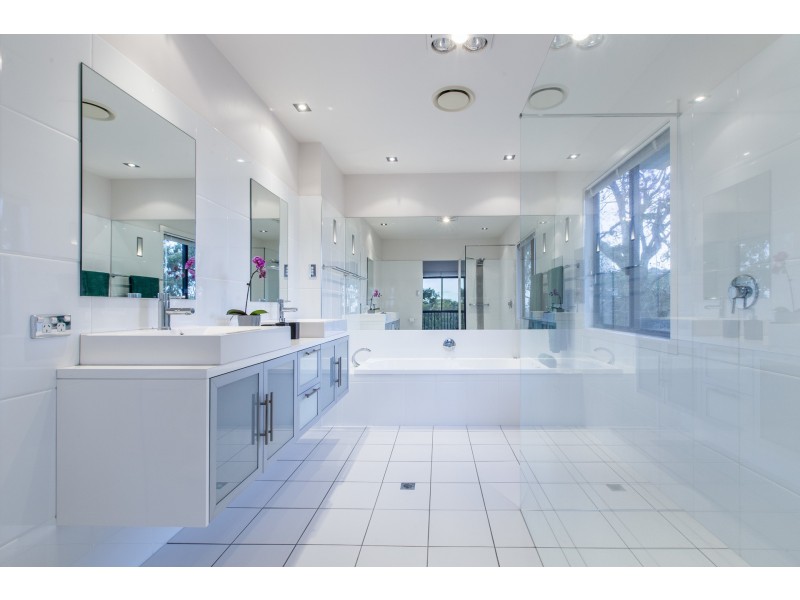 9 Vista Street, Bardon QLD 4065