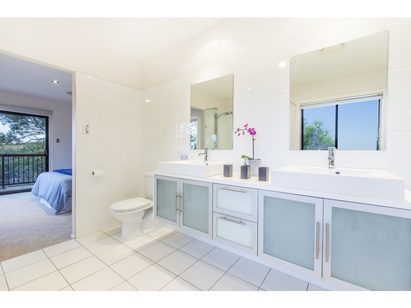 9 Vista Street, Bardon QLD 4065