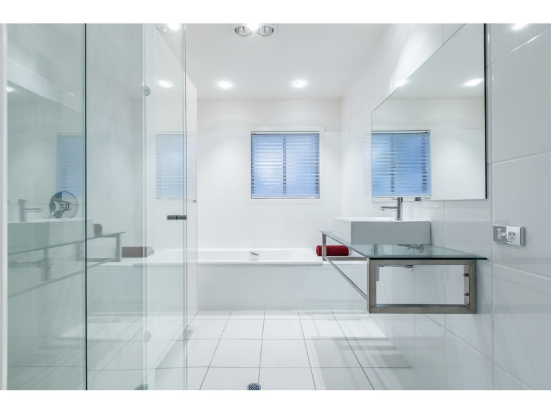 9 Vista Street, Bardon QLD 4065