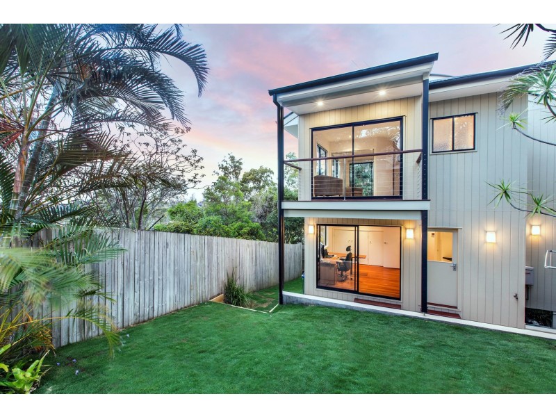 9 Vista Street, Bardon QLD 4065