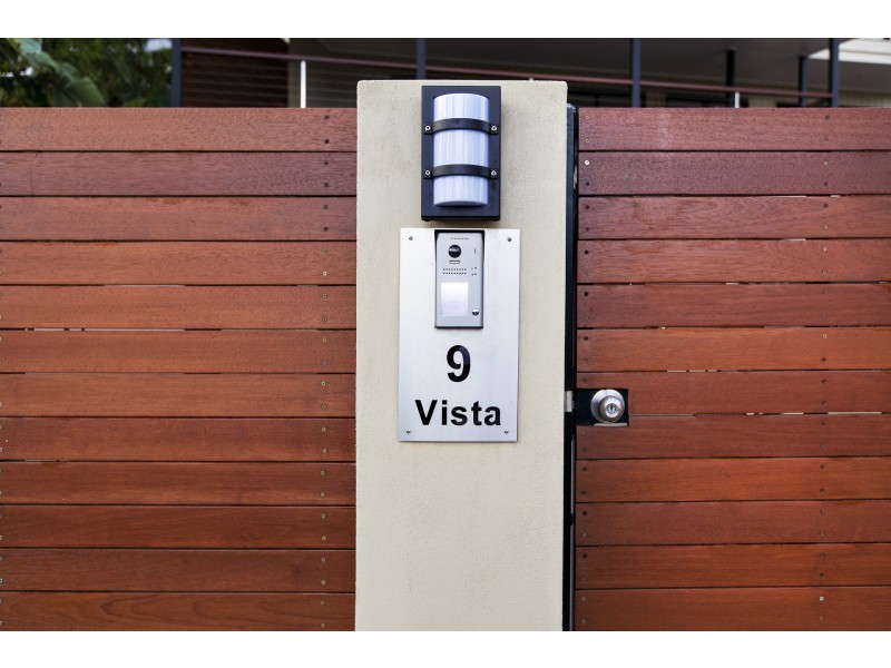 9 Vista Street, Bardon QLD 4065