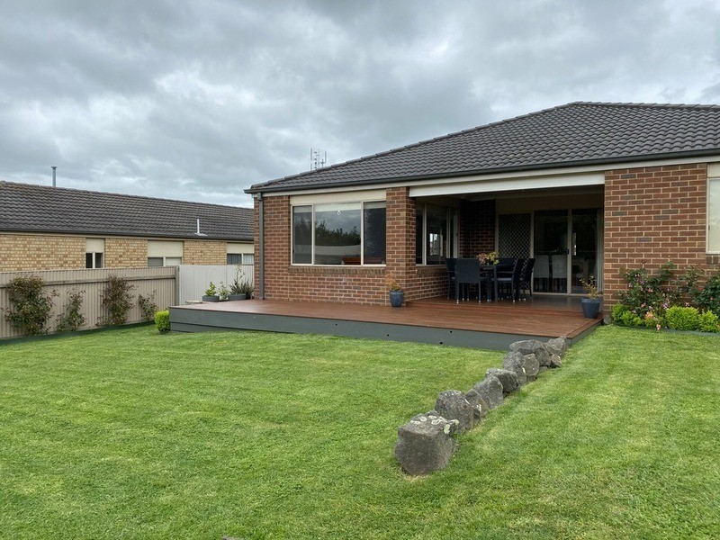 16 Scanlan Drive, Elliminyt VIC 3250