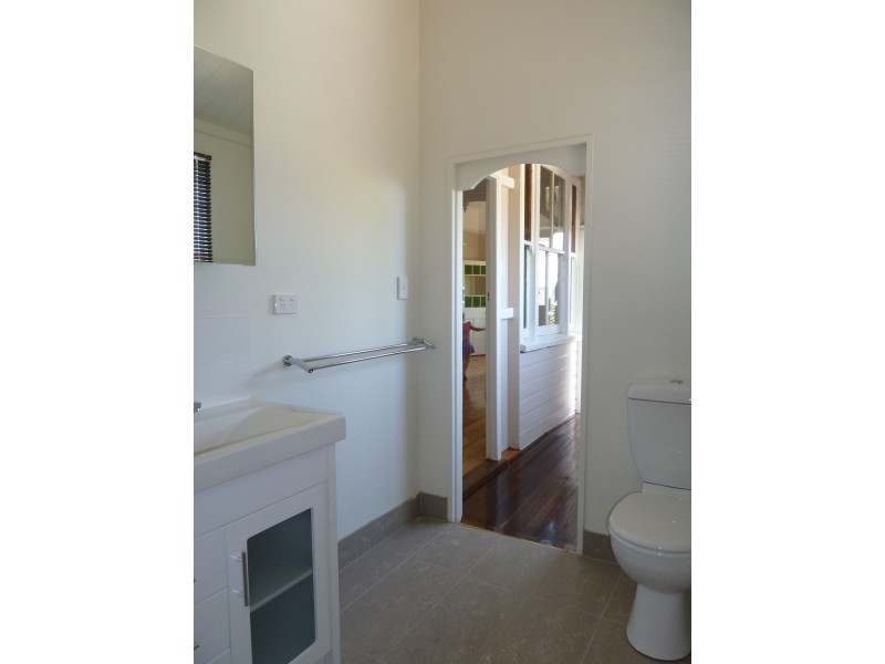 220 Days Rd, Grange QLD 4051