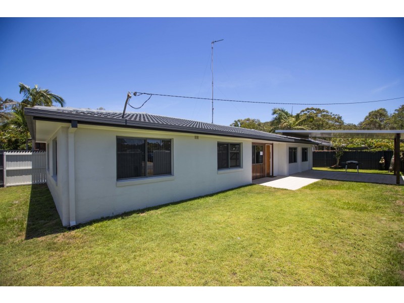 2 Jacaranda Ave, Bogangar NSW 2488