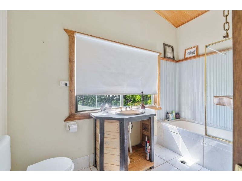 9 Edward Street, Point Arkwright QLD 4573