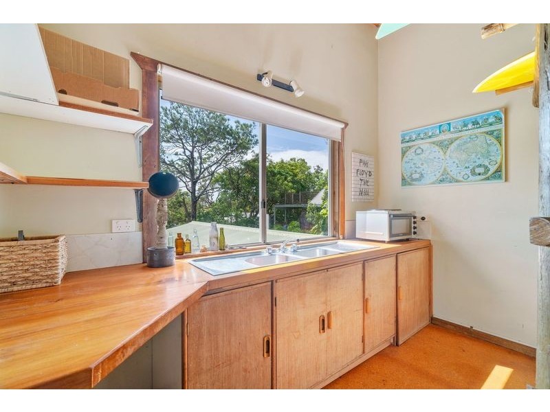 9 Edward Street, Point Arkwright QLD 4573