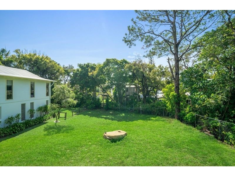 9 Edward Street, Point Arkwright QLD 4573