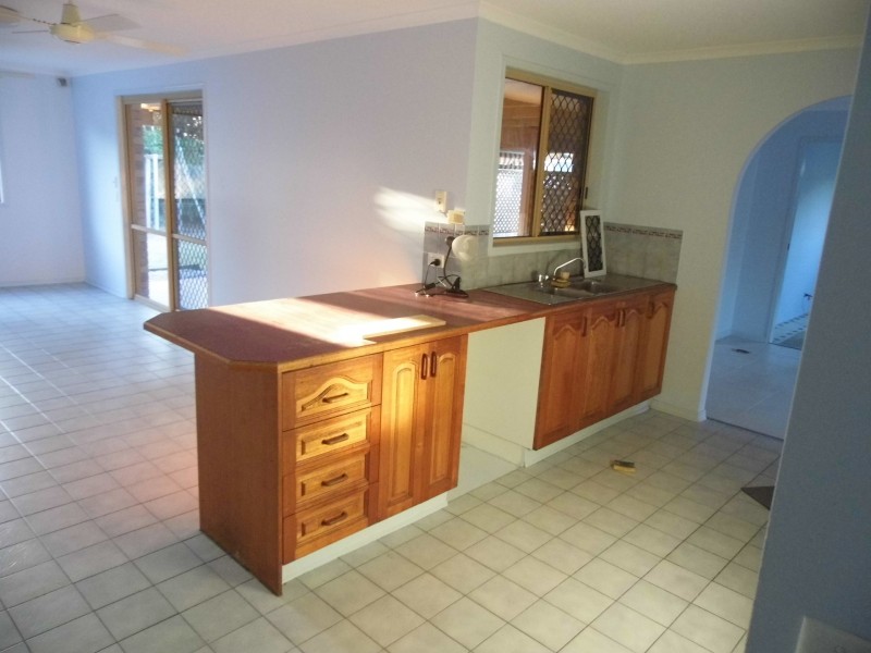 100 Murphy Street, Point Vernon QLD 4655