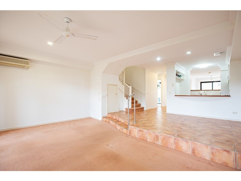 10/2 Bronberg Court, Southport QLD 4215