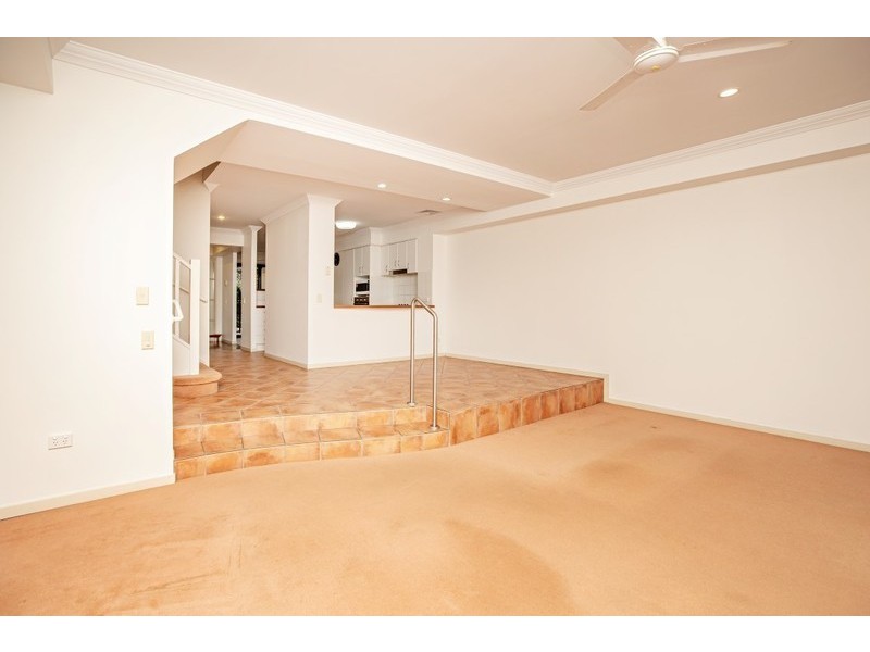 10/2 Bronberg Court, Southport QLD 4215