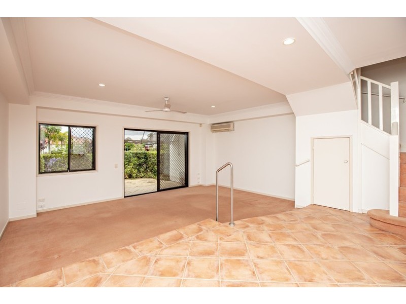 10/2 Bronberg Court, Southport QLD 4215