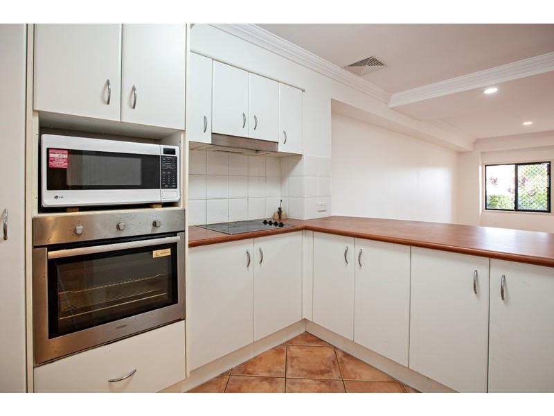 10/2 Bronberg Court, Southport QLD 4215